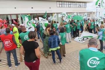 Protesta de los trabajadores del Ayuntamiento de Telde/TA.